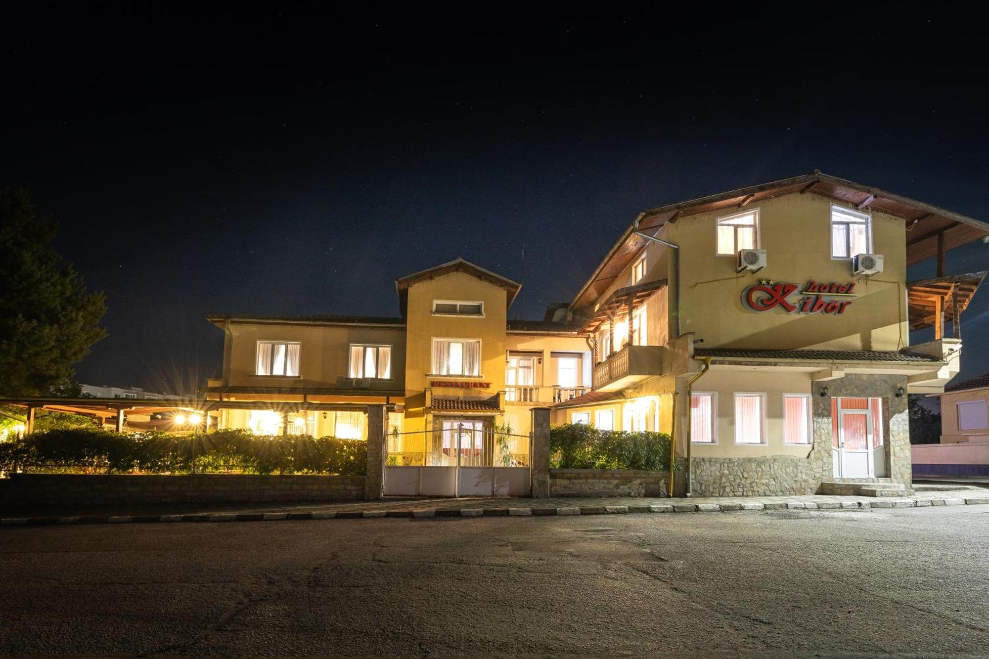 Hotel Kibor Gulubovo  Exteriör bild